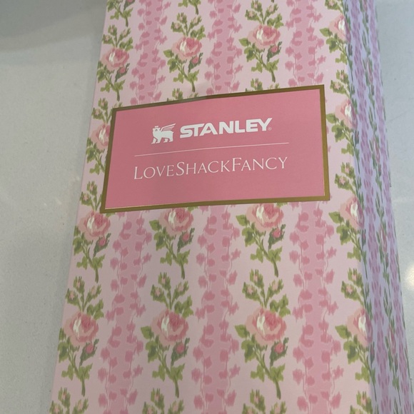 Stanley x Love shack fancy bottle 20 oz - Picture 3 of 3